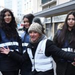 Frankfurt: Mieterkinder verteilen Tee und Decken an Obdachlose