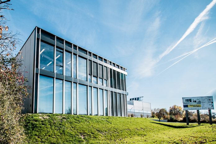 Das europäische Forschungsprojekt PRELUDE erzielt massive Energieeinsparungen – das Hightech-Forschungsgebäude „Energetikum“ in Pinkafeld dient mit mehr als 10.000 physikalischen und virtuellen Datenpunkten als Testgebäude zur Entwicklung und Implementierung aller im Projekt integrierten Technologielösungen.