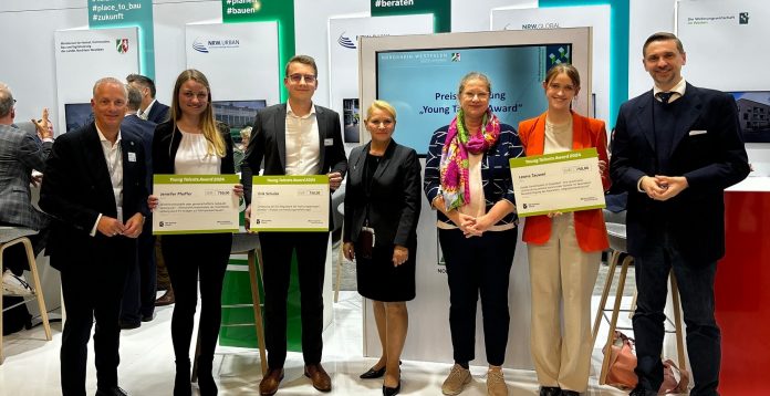 AbsolventInnen der EBZ Business School auf EXPO REAL geehrt AbsolventInnen der EBZ Business School auf EXPO REAL geehrt
