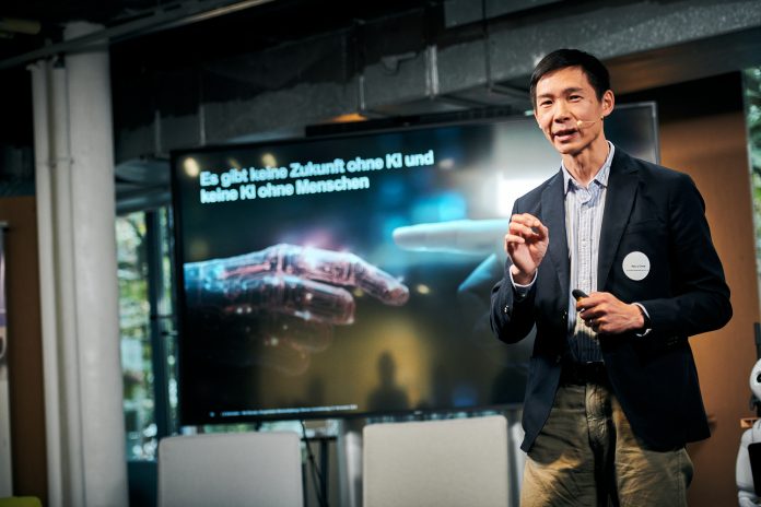 Dr. Pau-y Chow: Smart Buildings und KI - Schindler Aufzüge