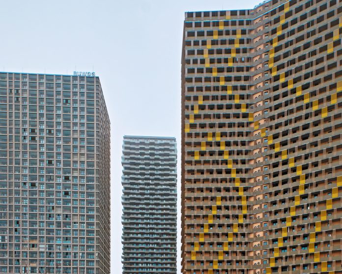 Über den Wolkenvon Autobahn und Arena