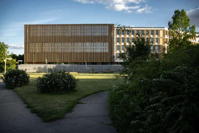 Anforderungen der Versicherer bei hybrider Bauweise mit Holz