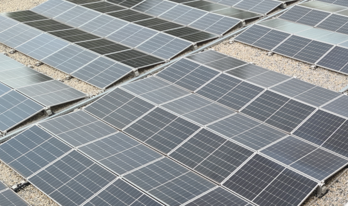 Hochwasser oder Leitungswasser trifft auf PV-Speicher – Was tun?
