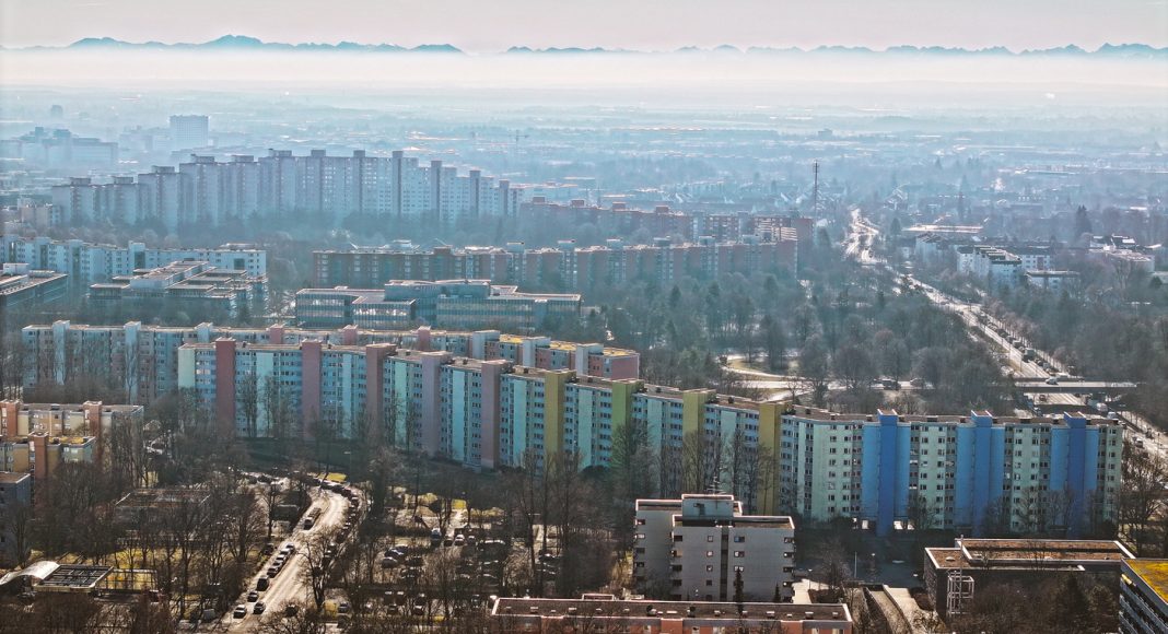 Neuperlach ist Münchens größte „Entlastungsstadt“ mit der auf die Wohnungsnot der Nachkriegszeit reagiert wurde. Heute geht es darum, sie „zukunftsfit“ zu machen. Fotos: Patrik Thomas