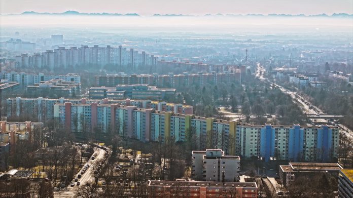 Neuperlach ist Münchens größte „Entlastungsstadt“ mit der auf die Wohnungsnot der Nachkriegszeit reagiert wurde. Heute geht es darum, sie „zukunftsfit“ zu machen. Fotos: Patrik Thomas