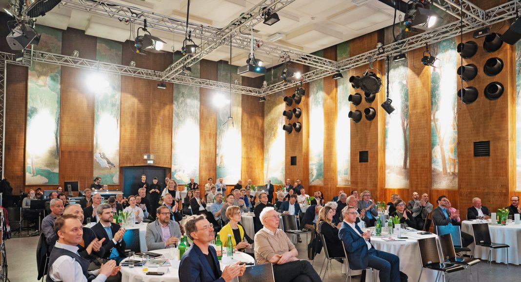 Das Studio 3 im Wiener Funkhaus war der Ort des 81. Symposiums – Die Zukunft des Wohnens. Fotos: Oreste Schaller