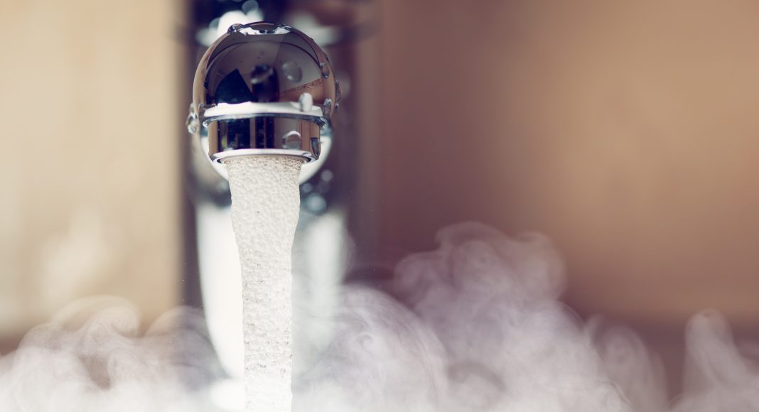 Warmwasserverbrauch sinkt weiter, Kosten steigen um fast 8 %