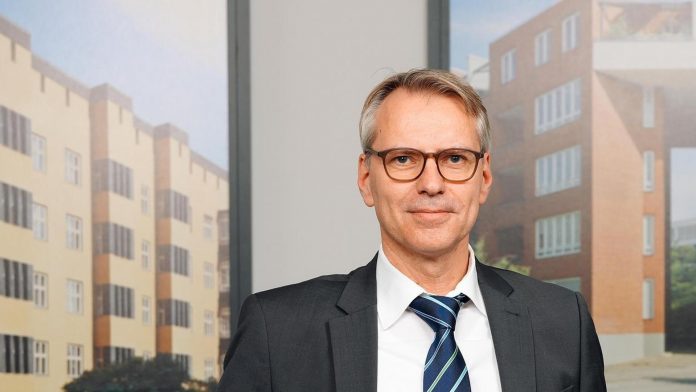 csm_2025-12-17_degewo_Vorstand_4765-3_d_Intranet_e5fff8cbbd Kai-Marten Maack wird neues Vorstandsmitglied von degewo Berlin