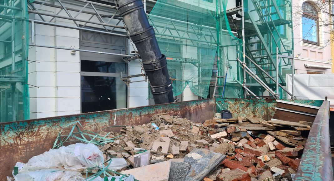 bauschutt Foto wohnungswirtschaft heute gw Recycling auf KI-Basis - Aus Bauschutt wird neuer Rohstoff