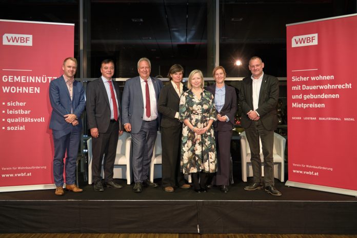 Gerald Kössl, Wohnwirtschaftliches Referat, GBV, Özgür Öner, Leiter Europabüro, GdW Bundesverband deutscher Wohnungs- und Immobilienunternehmen, Michael Gehbauer, Obmann, GBV, Gabu Heindl, Architektin und Stadtplanerin, Andrea Washietl, Obfrau, VWBF, Elke Hanel-Torsch, Nationalratsabgeordnete und Wohnbausprecherin der SPÖ (seit März 2026 Stadträtin für Wohnen, Wohnbau, Stadterneuerung und Frauen in Wien), und Michael Oberlechner, Nationalratsabgeordneter und Sprecher für Bauen und Wohnen, FPÖ Fotos: Florian Albert/VWBF